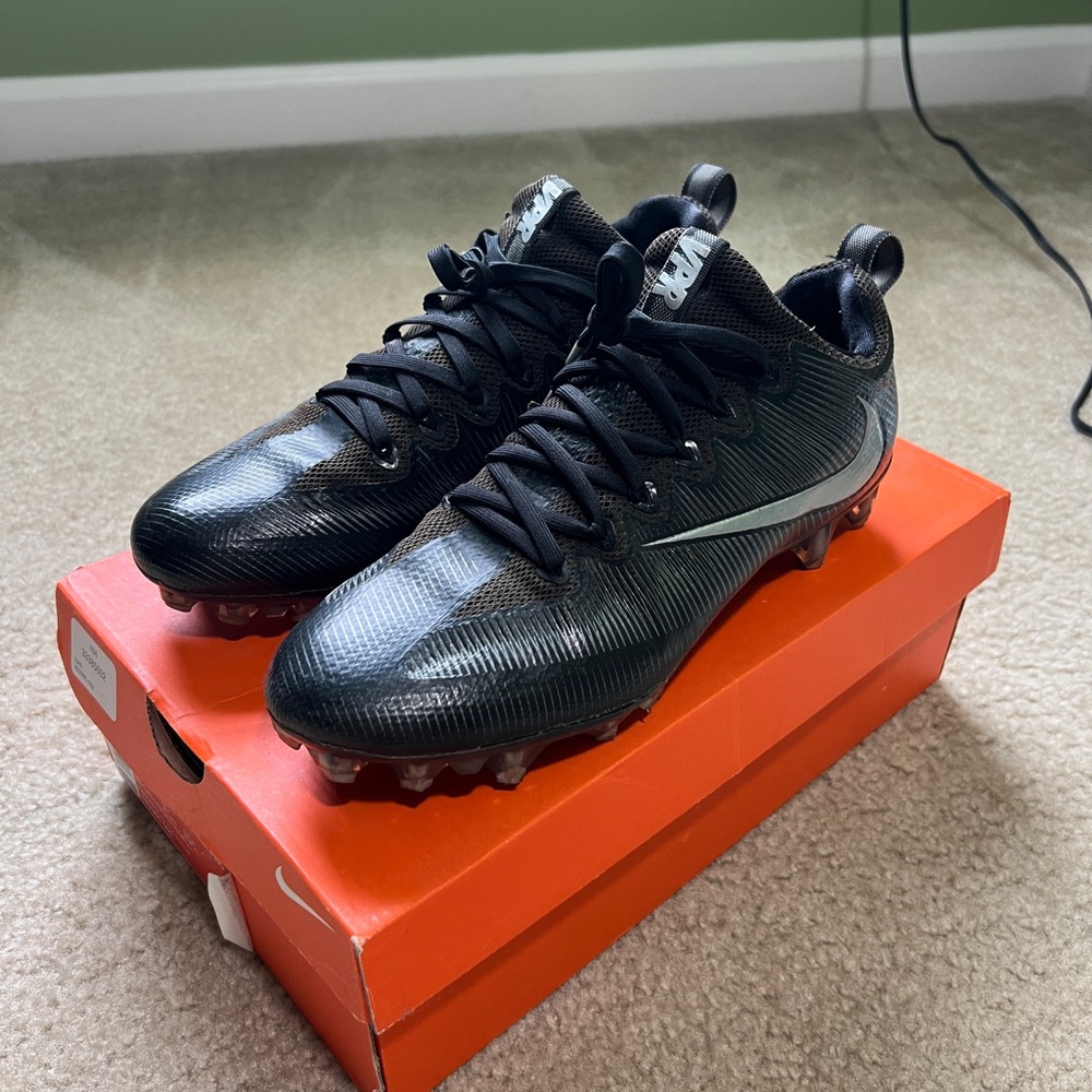Nike Vapor Untouchable Football cleats